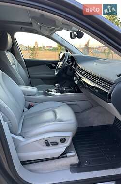 Позашляховик / Кросовер Audi Q7 2019 в 