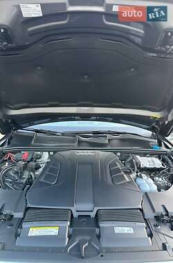 Позашляховик / Кросовер Audi Q7 2019 в 