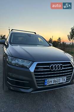 Позашляховик / Кросовер Audi Q7 2019 в 
