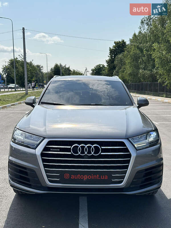 Позашляховик / Кросовер Audi Q7 2016 в 