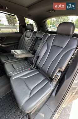 Позашляховик / Кросовер Audi Q7 2016 в 