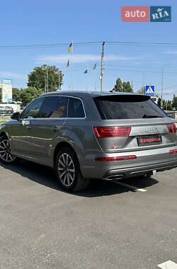 Позашляховик / Кросовер Audi Q7 2016 в 