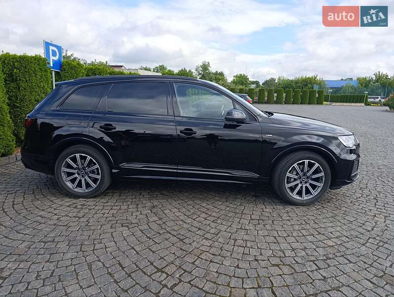 Внедорожник / Кроссовер Audi Q7 2021 в 