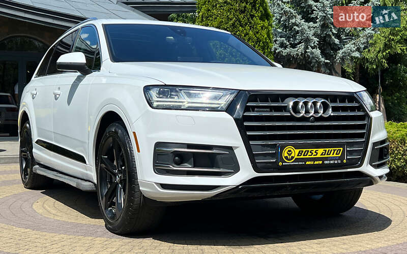 Позашляховик / Кросовер Audi Q7 2018 в 