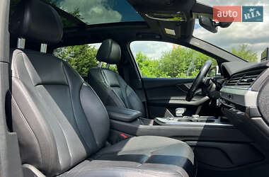 Позашляховик / Кросовер Audi Q7 2018 в 