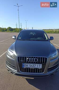Внедорожник / Кроссовер Audi Q7 2015 в 