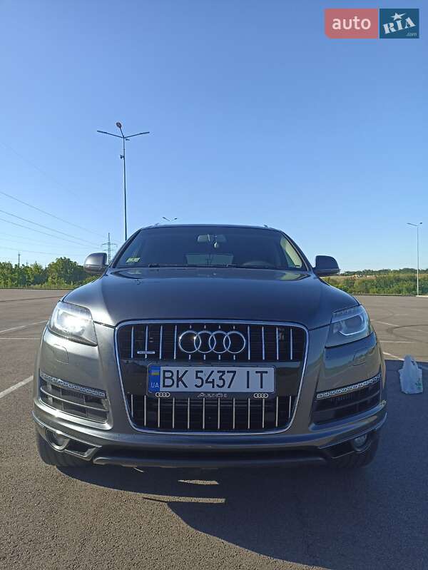 Внедорожник / Кроссовер Audi Q7 2015 в 