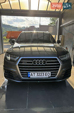 Внедорожник / Кроссовер Audi Q7 2017 в 