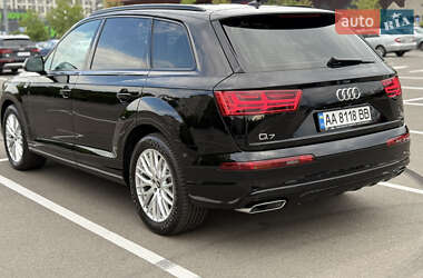 Позашляховик / Кросовер Audi Q7 2017 в 