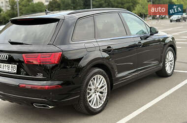 Позашляховик / Кросовер Audi Q7 2017 в 