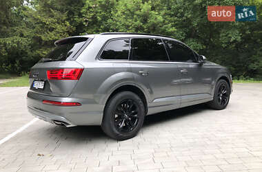 Внедорожник / Кроссовер Audi Q7 2017 в 