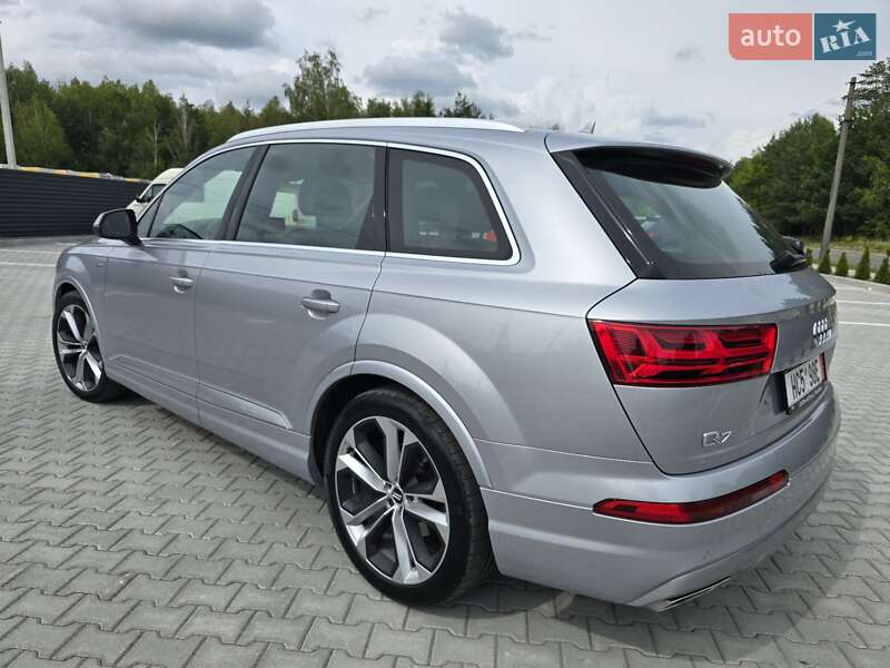 Позашляховик / Кросовер Audi Q7 2018 в Ковелі