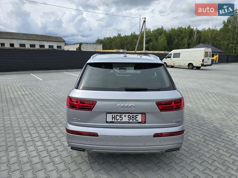 Позашляховик / Кросовер Audi Q7 2018 в Ковелі