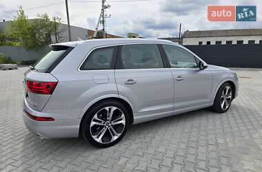 Внедорожник / Кроссовер Audi Q7 2018 в 