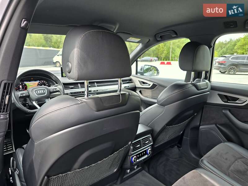 Позашляховик / Кросовер Audi Q7 2018 в Ковелі