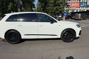 Внедорожник / Кроссовер Audi Q7 2022 в 