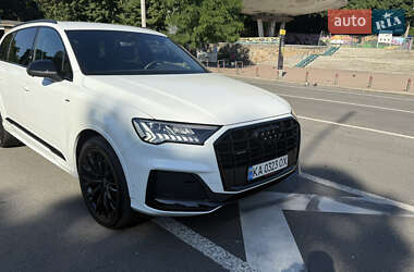 Внедорожник / Кроссовер Audi Q7 2022 в 