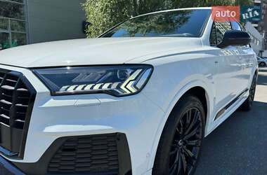 Внедорожник / Кроссовер Audi Q7 2022 в 