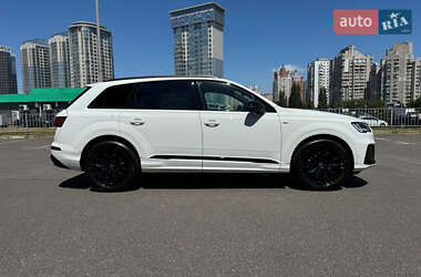 Внедорожник / Кроссовер Audi Q7 2022 в 