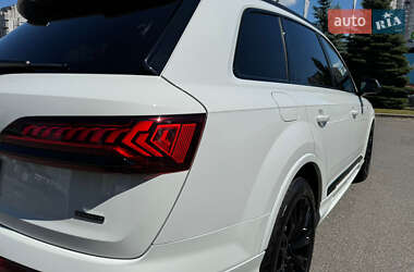 Внедорожник / Кроссовер Audi Q7 2022 в 