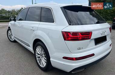 Внедорожник / Кроссовер Audi Q7 2018 в 
