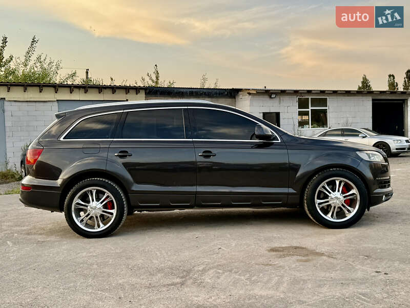 Позашляховик / Кросовер Audi Q7 2006 в Рівному