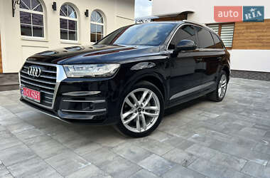 Позашляховик / Кросовер Audi Q7 2018 в 