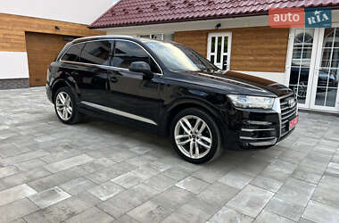 Позашляховик / Кросовер Audi Q7 2018 в 