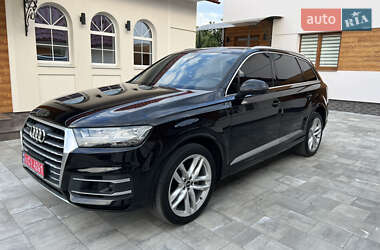 Позашляховик / Кросовер Audi Q7 2018 в 