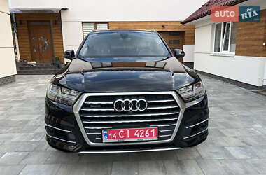 Позашляховик / Кросовер Audi Q7 2018 в 
