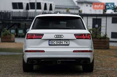 Позашляховик / Кросовер Audi Q7 2017 в 