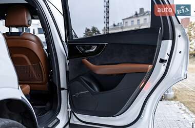 Позашляховик / Кросовер Audi Q7 2017 в 