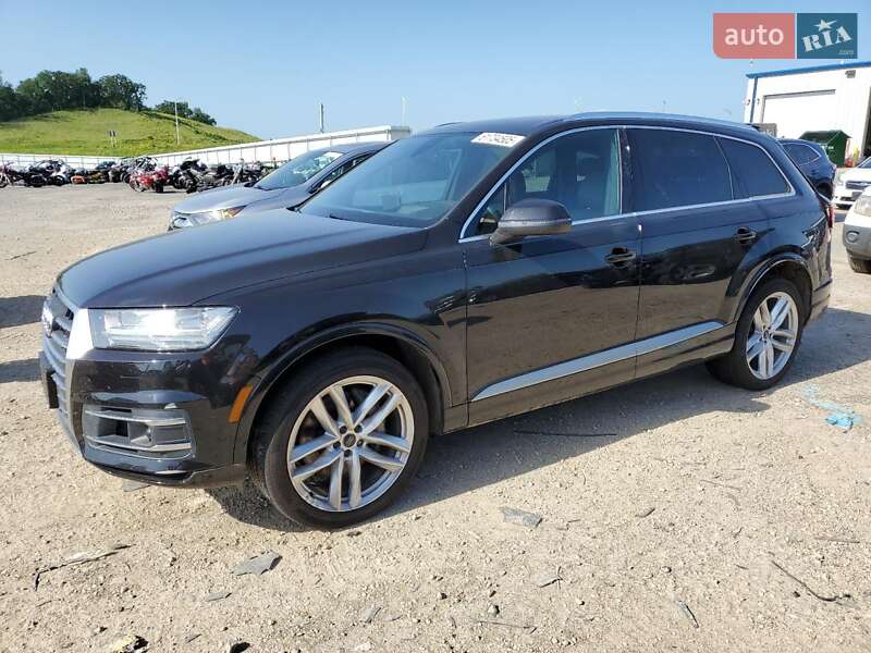 Позашляховик / Кросовер Audi Q7 2018 в 