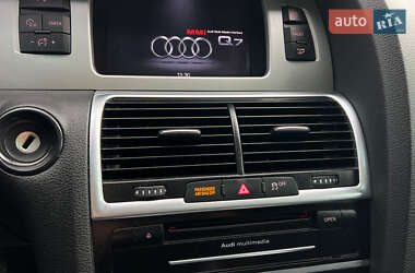 Позашляховик / Кросовер Audi Q7 2015 в 