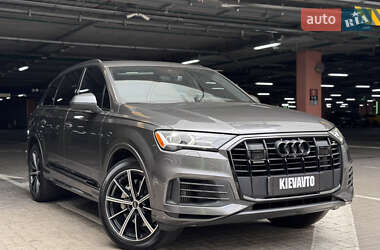 Позашляховик / Кросовер Audi Q7 2020 в 