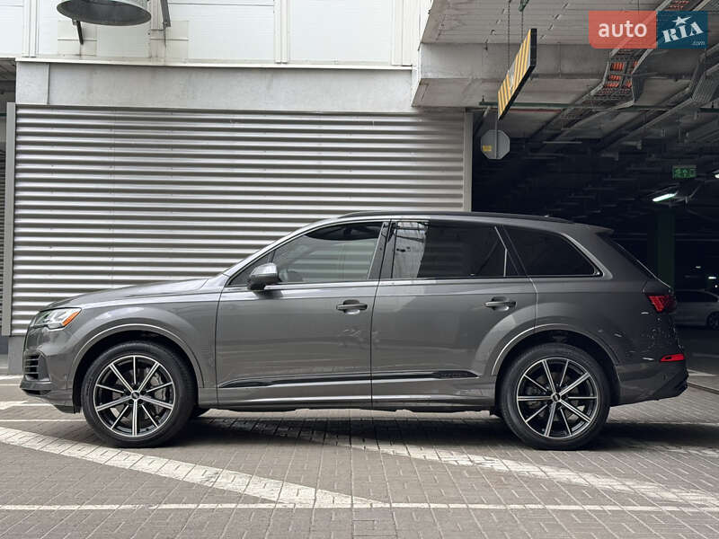 Внедорожник / Кроссовер Audi Q7 2020 в Киеве