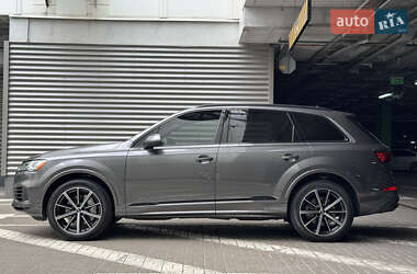 Позашляховик / Кросовер Audi Q7 2020 в 