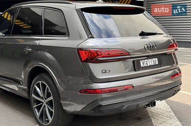 Позашляховик / Кросовер Audi Q7 2020 в 