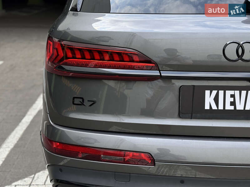 Внедорожник / Кроссовер Audi Q7 2020 в Киеве
