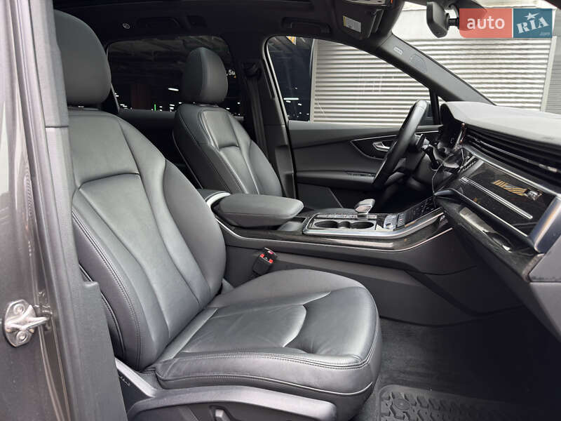 Внедорожник / Кроссовер Audi Q7 2020 в Киеве