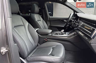 Позашляховик / Кросовер Audi Q7 2020 в 