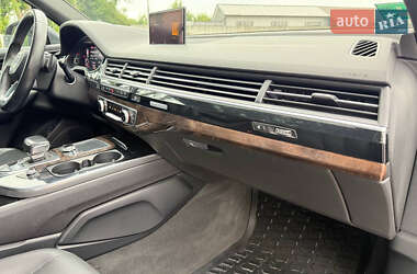 Позашляховик / Кросовер Audi Q7 2017 в 