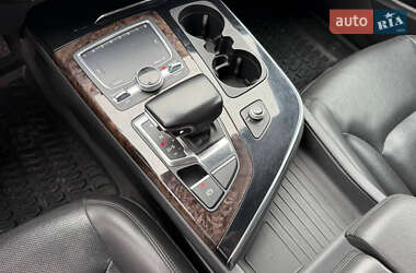 Позашляховик / Кросовер Audi Q7 2017 в 