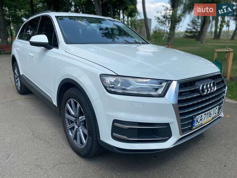 Позашляховик / Кросовер Audi Q7 2015 в 