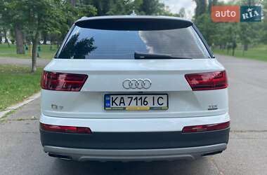 Позашляховик / Кросовер Audi Q7 2015 в 