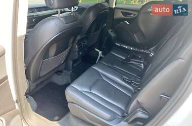 Позашляховик / Кросовер Audi Q7 2015 в 
