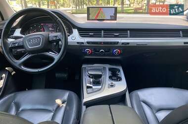 Позашляховик / Кросовер Audi Q7 2015 в 