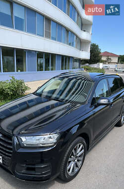 Позашляховик / Кросовер Audi Q7 2017 в 