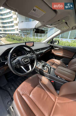 Позашляховик / Кросовер Audi Q7 2017 в 