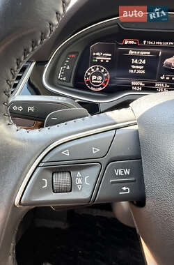 Позашляховик / Кросовер Audi Q7 2017 в 